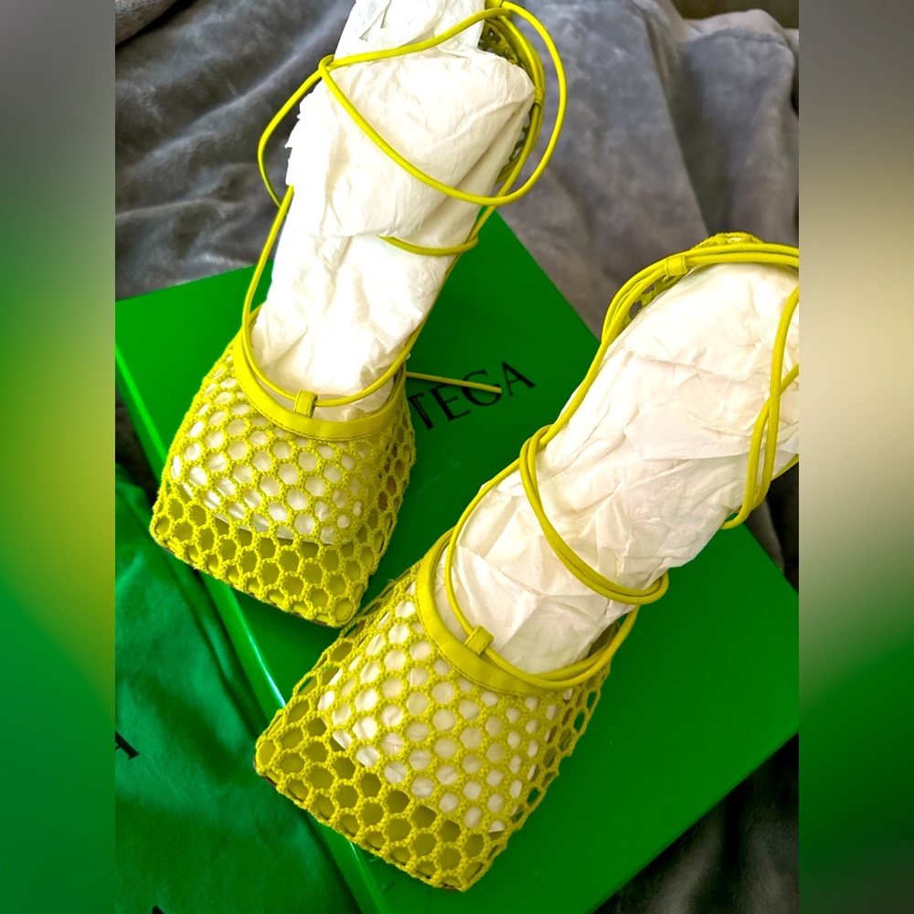 BOTTEGA VENETA SANDALS- excellent condition